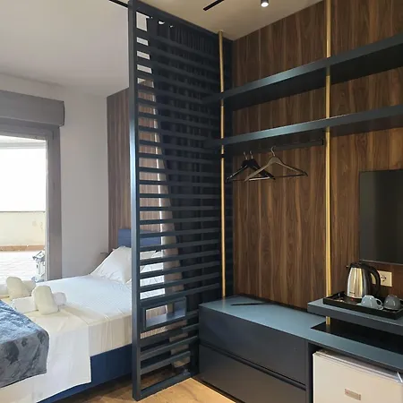 Sols Center * 地拉那